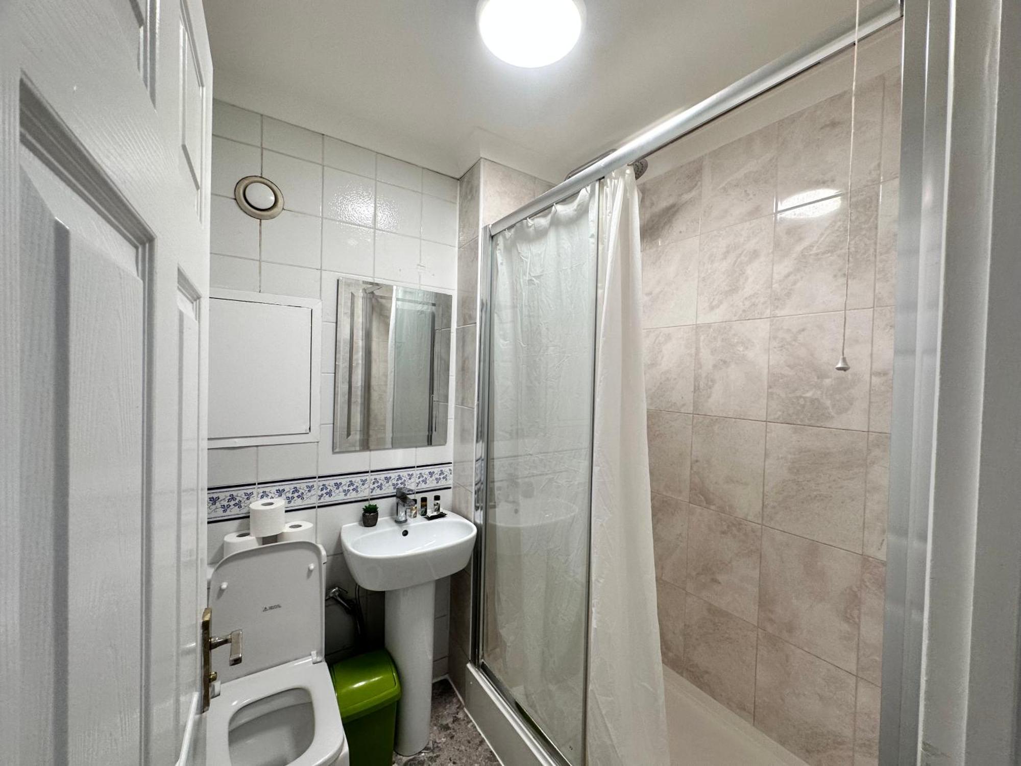 Posh 2-Bedroom, Living Room, Kitchen & 1.5 Bathroom Londres Exterior foto
