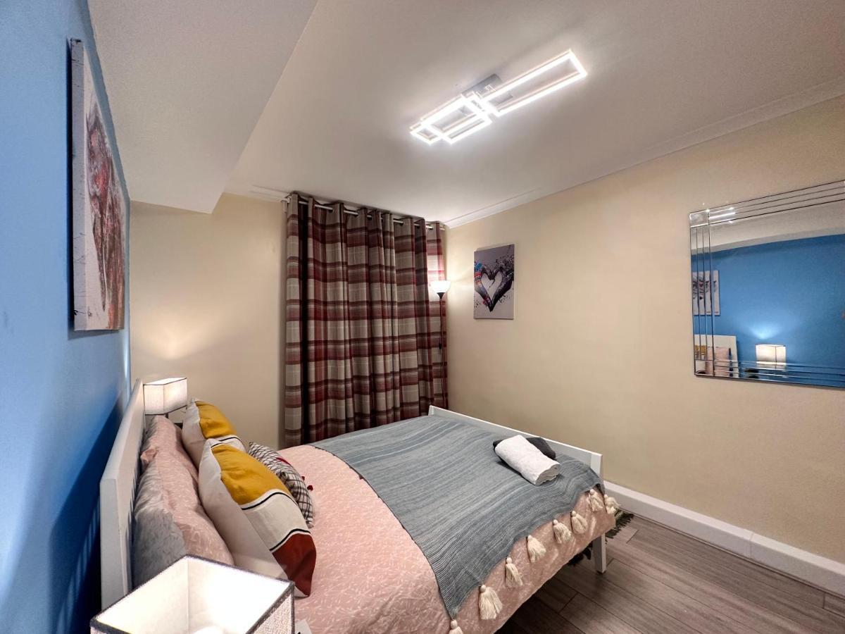 Posh 2-Bedroom, Living Room, Kitchen & 1.5 Bathroom Londres Exterior foto