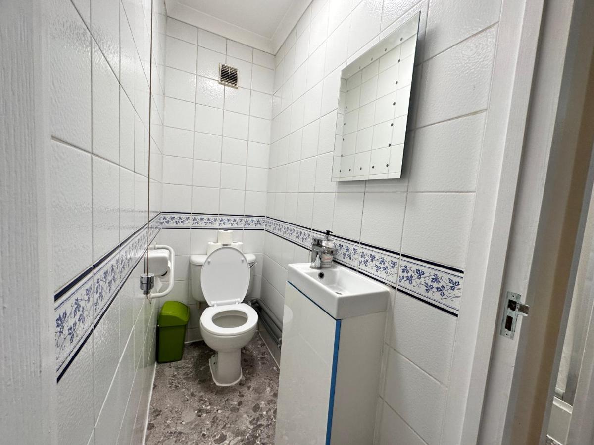 Posh 2-Bedroom, Living Room, Kitchen & 1.5 Bathroom Londres Exterior foto