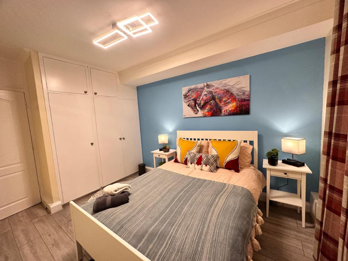Posh 2-Bedroom, Living Room, Kitchen & 1.5 Bathroom Londres Exterior foto