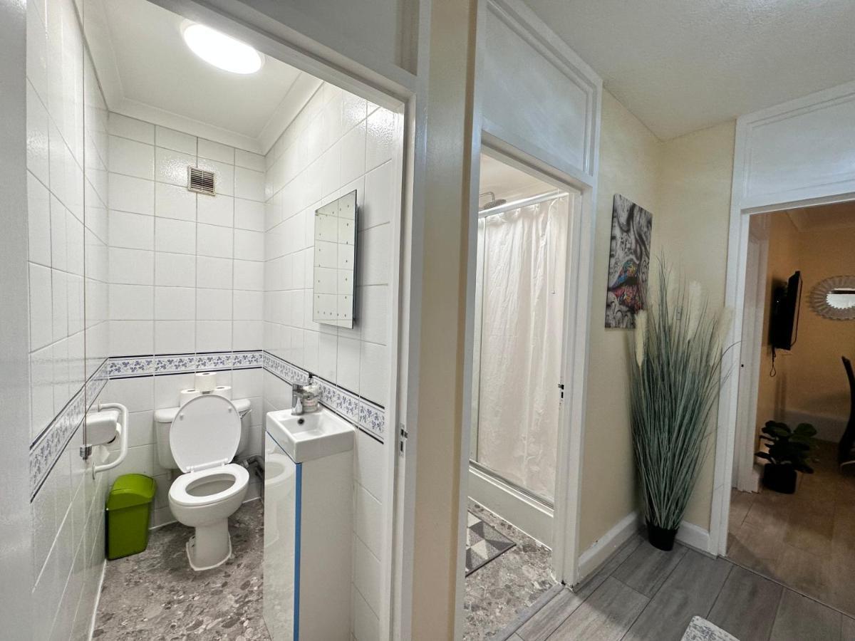 Posh 2-Bedroom, Living Room, Kitchen & 1.5 Bathroom Londres Exterior foto