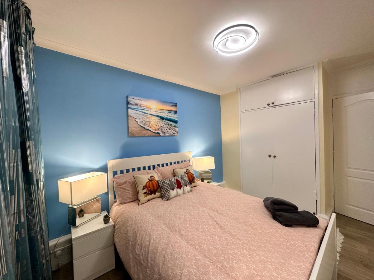Posh 2-Bedroom, Living Room, Kitchen & 1.5 Bathroom Londres Exterior foto