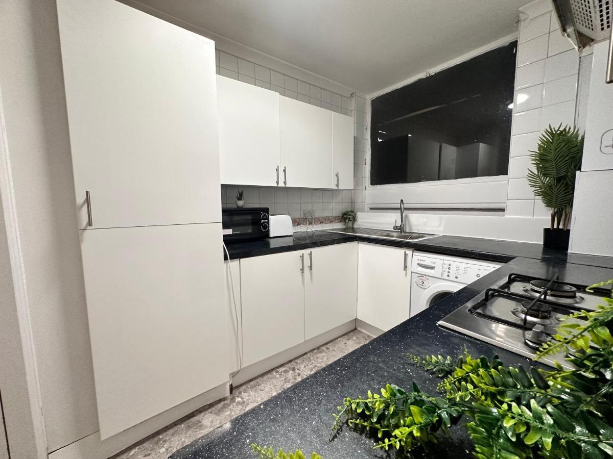 Posh 2-Bedroom, Living Room, Kitchen & 1.5 Bathroom Londres Exterior foto