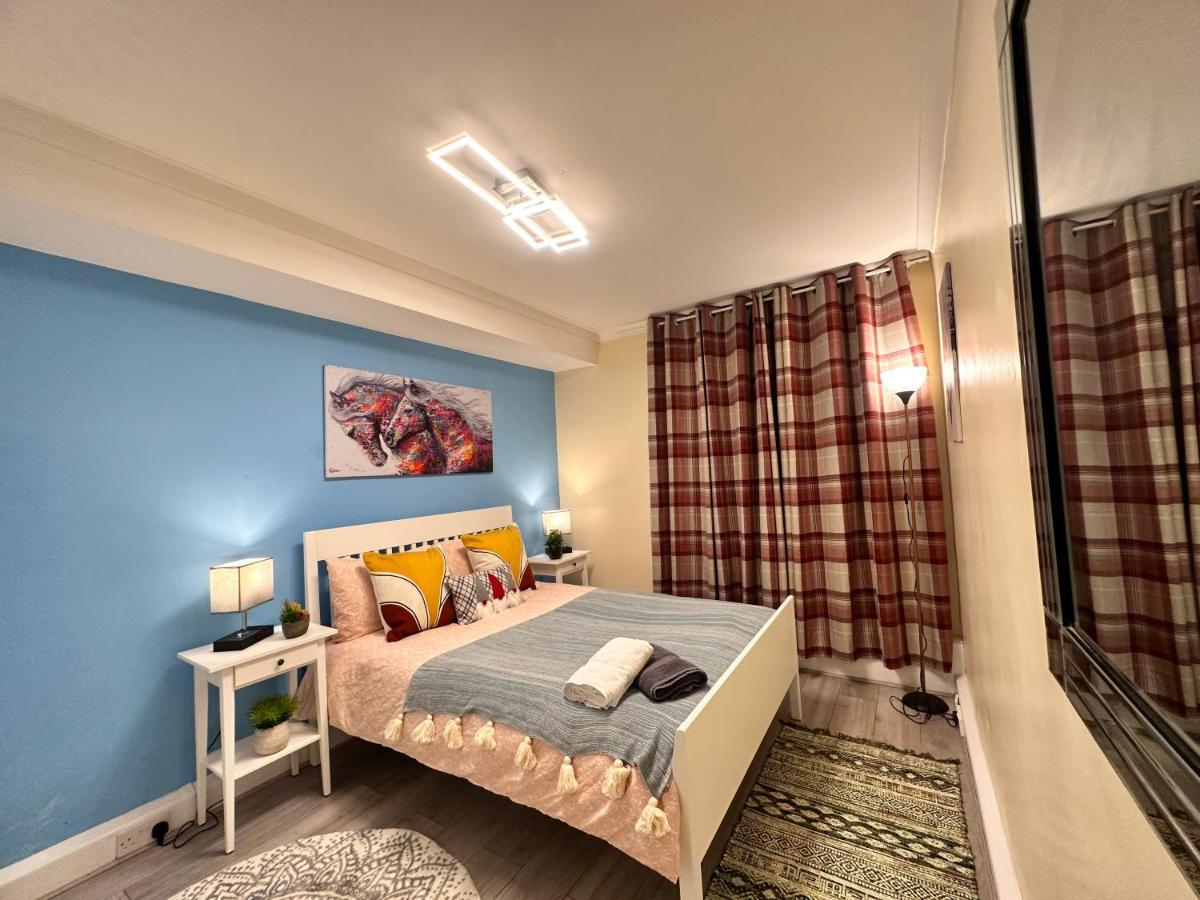 Posh 2-Bedroom, Living Room, Kitchen & 1.5 Bathroom Londres Exterior foto