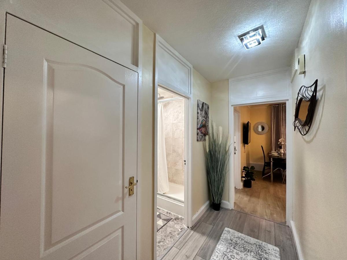 Posh 2-Bedroom, Living Room, Kitchen & 1.5 Bathroom Londres Exterior foto